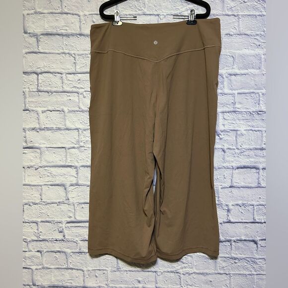 Lululemon Align Wide Leg Super-High-Rise Crop *23" size 20 - Picture 3 of 14